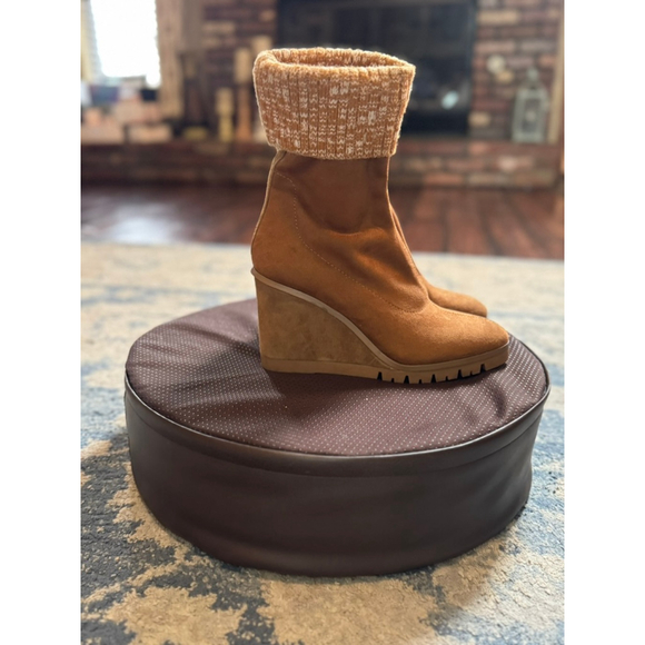 DONALD PLINERBrown Wedge Boots with Knit Cuff Size 7